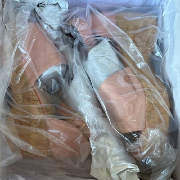 Lisa Vicky Platform Sandals - Picture 2 of 3